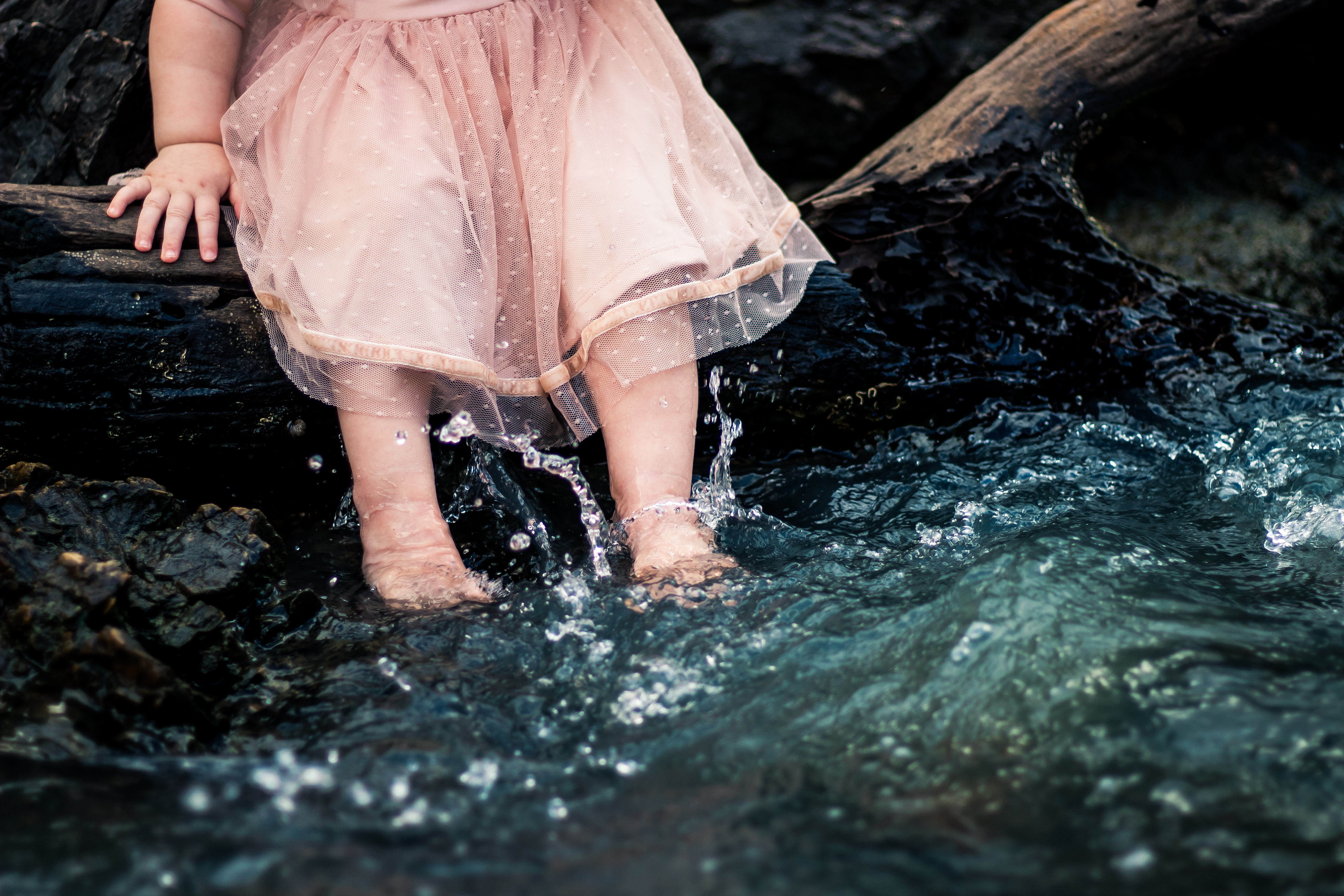 Feet splash in water